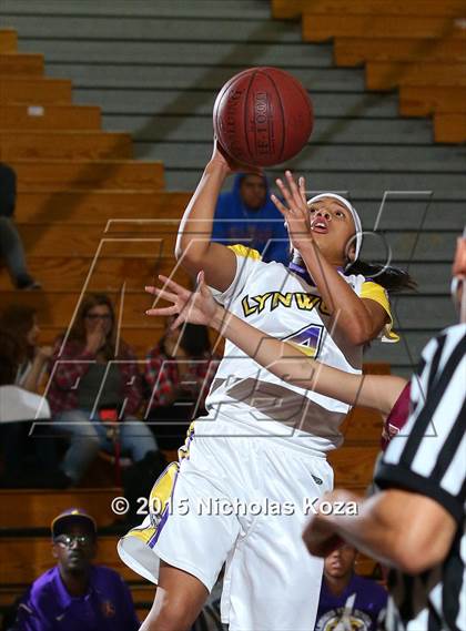 Thumbnail 1 in Downey vs. Lynwood photogallery.