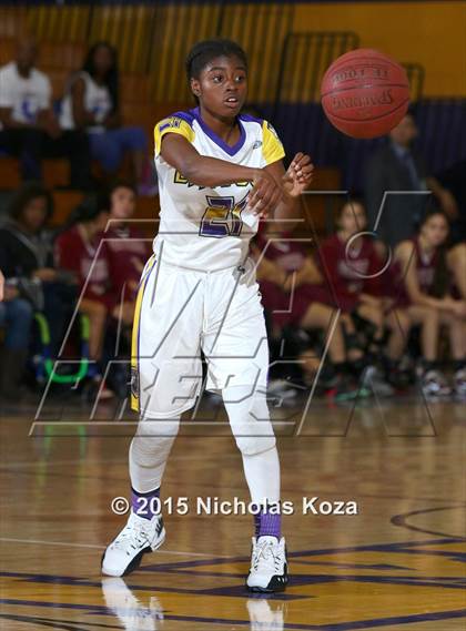 Thumbnail 1 in Downey vs. Lynwood photogallery.