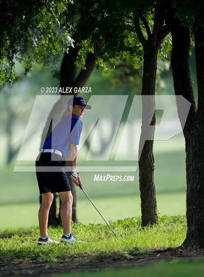 Thumbnail 2 in UIL 1A Boys Golf Finals Round 1 photogallery.