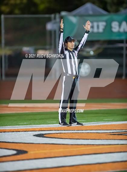 Thumbnail 1 in La Jolla vs. Scripps Ranch  (CIF SDS Division 2 finals) photogallery.