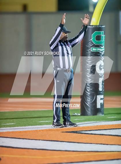 Thumbnail 2 in La Jolla vs. Scripps Ranch  (CIF SDS Division 2 finals) photogallery.