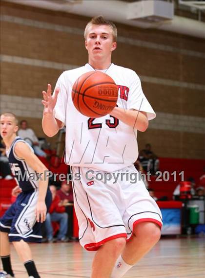 Thumbnail 2 in Bakersfield vs. Redondo Union (Pacific Shores Tournament) photogallery.