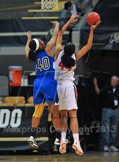 Thumbnail 3 in Regis Jesuit vs. Grandview (CHSAA 5A Semifinal) photogallery.