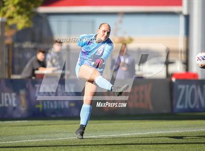 Thumbnail 3 in Bountiful vs. Olympus (UHSAA 5A Semifinal) photogallery.