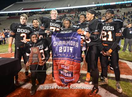 Thumbnail 2 in Wallace-Rose Hill vs. Starmount (NCHSAA 1AA Final) photogallery.