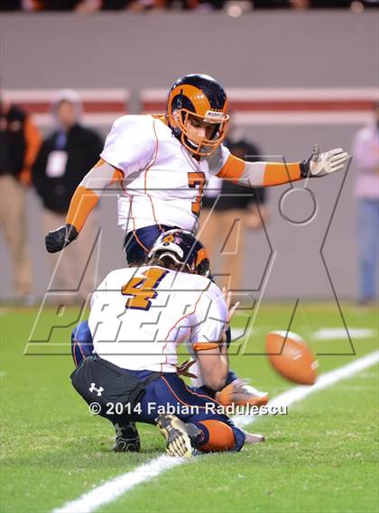 Thumbnail 3 in Wallace-Rose Hill vs. Starmount (NCHSAA 1AA Final) photogallery.
