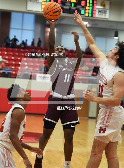 Thumbnail 3 in Magnolia vs. Blytheville (AAAA 4A Regional Playoff) photogallery.