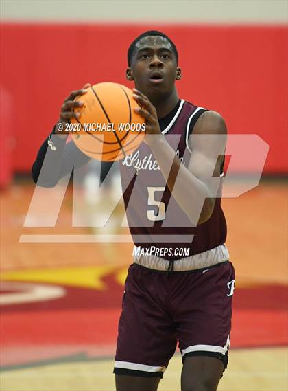 Thumbnail 1 in Magnolia vs. Blytheville (AAAA 4A Regional Playoff) photogallery.