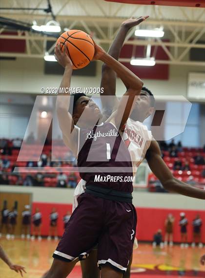 Thumbnail 2 in Magnolia vs. Blytheville (AAAA 4A Regional Playoff) photogallery.