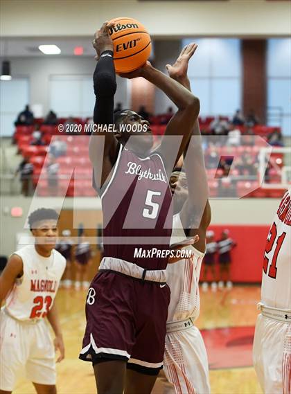 Thumbnail 2 in Magnolia vs. Blytheville (AAAA 4A Regional Playoff) photogallery.