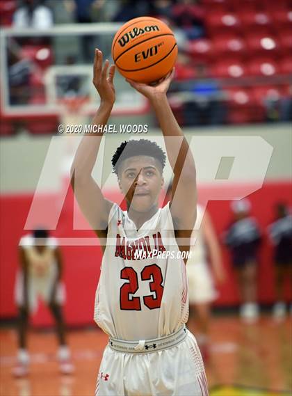 Thumbnail 3 in Magnolia vs. Blytheville (AAAA 4A Regional Playoff) photogallery.