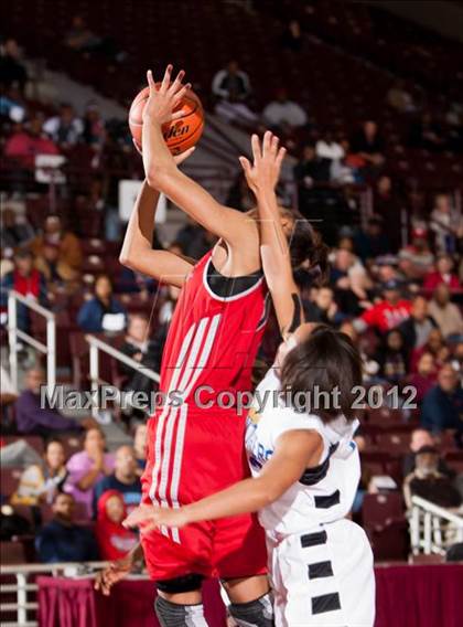 Thumbnail 2 in Ozen vs Manvel (UIL 4A Region 3 Semifinal) photogallery.