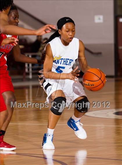 Thumbnail 1 in Ozen vs Manvel (UIL 4A Region 3 Semifinal) photogallery.