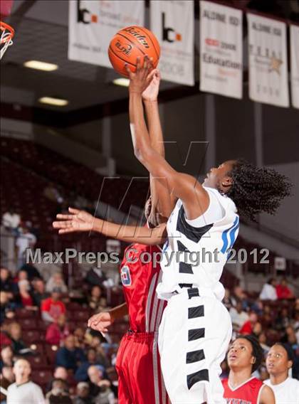 Thumbnail 2 in Ozen vs Manvel (UIL 4A Region 3 Semifinal) photogallery.