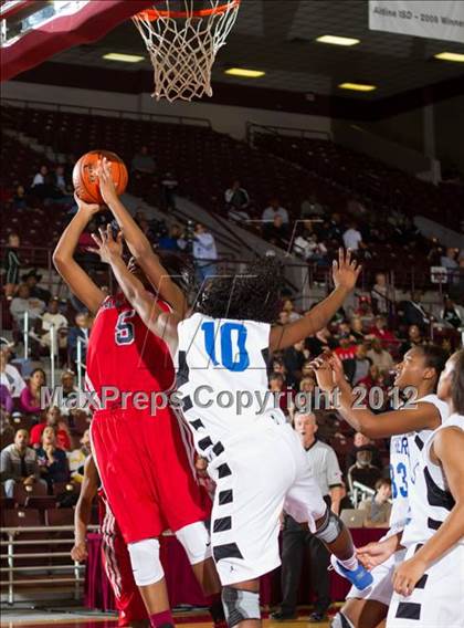 Thumbnail 1 in Ozen vs Manvel (UIL 4A Region 3 Semifinal) photogallery.