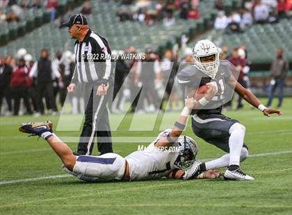 Thumbnail 1 in Lewisville vs. Keller (UIL 6A D1 Regional Playoff) photogallery.
