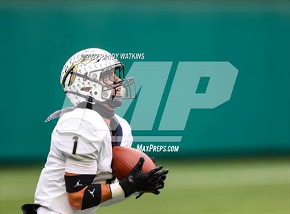 Thumbnail 2 in Lewisville vs. Keller (UIL 6A D1 Regional Playoff) photogallery.