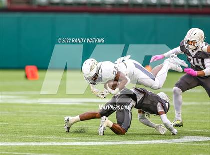 Thumbnail 3 in Lewisville vs. Keller (UIL 6A D1 Regional Playoff) photogallery.