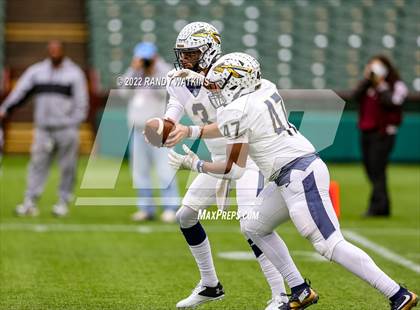 Thumbnail 3 in Lewisville vs. Keller (UIL 6A D1 Regional Playoff) photogallery.