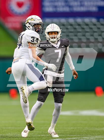Thumbnail 3 in Lewisville vs. Keller (UIL 6A D1 Regional Playoff) photogallery.