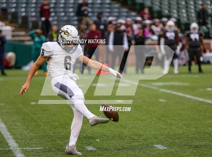 Thumbnail 3 in Lewisville vs. Keller (UIL 6A D1 Regional Playoff) photogallery.