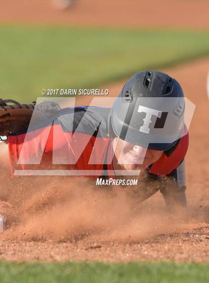 Thumbnail 3 in Chatfield vs. Thurston (Coach Bob Invitational) photogallery.