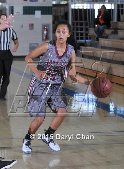 Thumbnail 3 in Cathedral City vs. Rancho Mirage (MaxPreps Holiday Classic) photogallery.