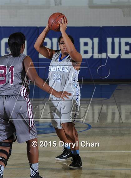 Thumbnail 3 in Cathedral City vs. Rancho Mirage (MaxPreps Holiday Classic) photogallery.