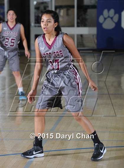 Thumbnail 1 in Cathedral City vs. Rancho Mirage (MaxPreps Holiday Classic) photogallery.