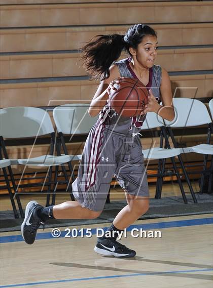 Thumbnail 1 in Cathedral City vs. Rancho Mirage (MaxPreps Holiday Classic) photogallery.