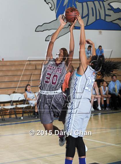 Thumbnail 1 in Cathedral City vs. Rancho Mirage (MaxPreps Holiday Classic) photogallery.