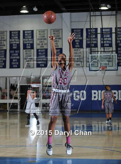 Thumbnail 2 in Cathedral City vs. Rancho Mirage (MaxPreps Holiday Classic) photogallery.
