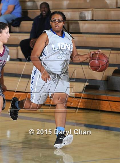 Thumbnail 3 in Cathedral City vs. Rancho Mirage (MaxPreps Holiday Classic) photogallery.