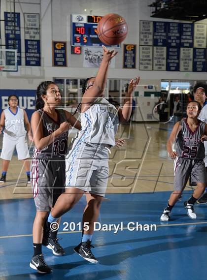 Thumbnail 3 in Cathedral City vs. Rancho Mirage (MaxPreps Holiday Classic) photogallery.