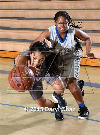 Thumbnail 1 in Cathedral City vs. Rancho Mirage (MaxPreps Holiday Classic) photogallery.