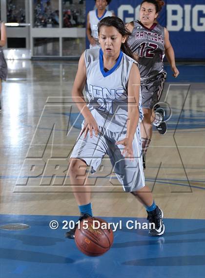 Thumbnail 2 in Cathedral City vs. Rancho Mirage (MaxPreps Holiday Classic) photogallery.
