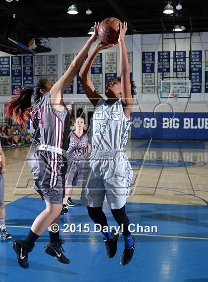 Thumbnail 1 in Cathedral City vs. Rancho Mirage (MaxPreps Holiday Classic) photogallery.