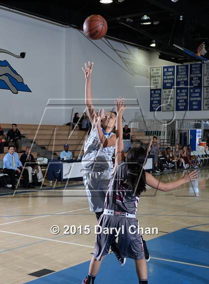 Thumbnail 2 in Cathedral City vs. Rancho Mirage (MaxPreps Holiday Classic) photogallery.