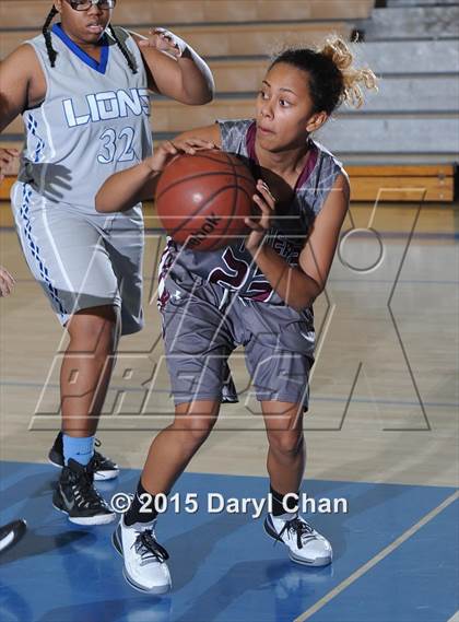 Thumbnail 2 in Cathedral City vs. Rancho Mirage (MaxPreps Holiday Classic) photogallery.