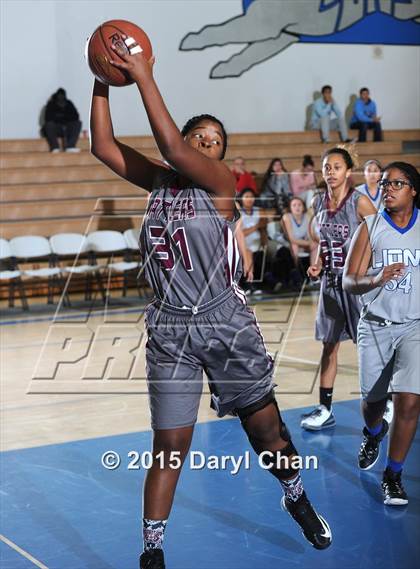 Thumbnail 3 in Cathedral City vs. Rancho Mirage (MaxPreps Holiday Classic) photogallery.