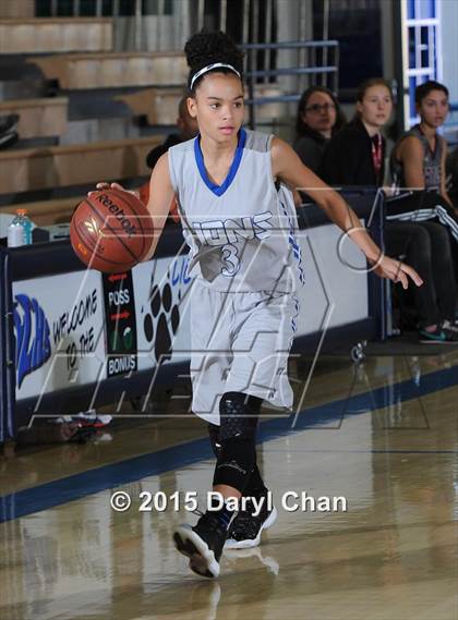 Thumbnail 3 in Cathedral City vs. Rancho Mirage (MaxPreps Holiday Classic) photogallery.