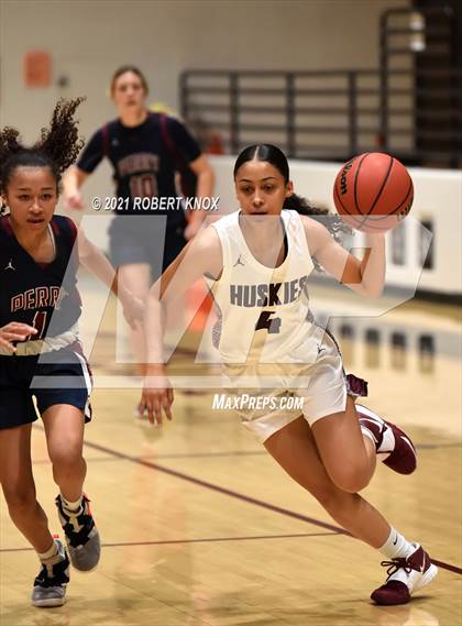 Thumbnail 3 in Perry @ Hamilton (AIA 6A Quarterfinal) photogallery.