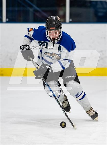 Thumbnail 2 in New Trier (White) vs Libertyville photogallery.