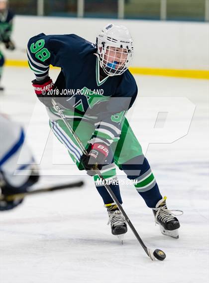 Thumbnail 3 in New Trier (White) vs Libertyville photogallery.