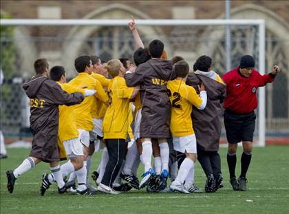 Thumbnail 3 in West vs Loyola (CIF SS Playoffs) photogallery.