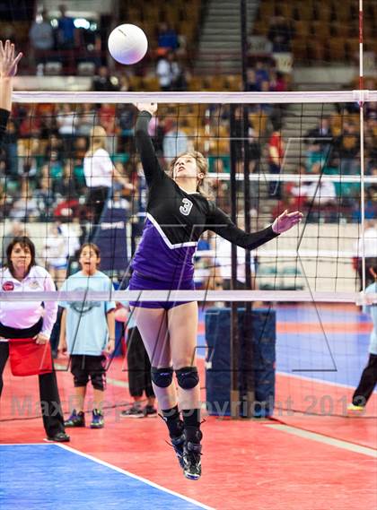 Thumbnail 2 in Bayfield vs. Lamar (CHSAA 3A Pool 1) photogallery.