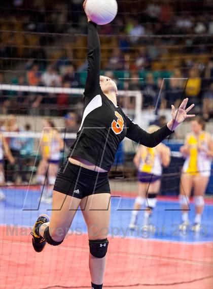 Thumbnail 2 in Bayfield vs. Lamar (CHSAA 3A Pool 1) photogallery.