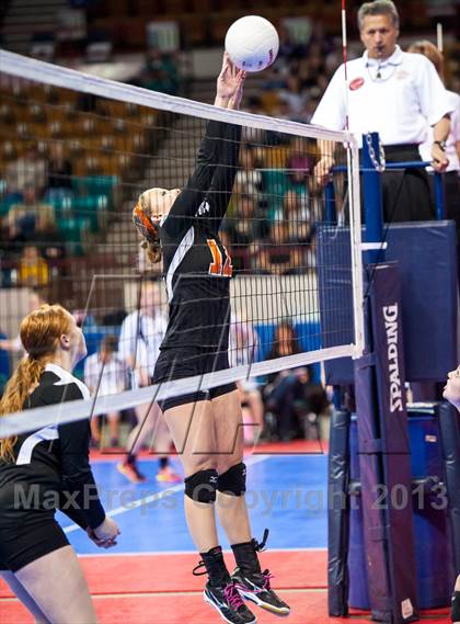 Thumbnail 3 in Bayfield vs. Lamar (CHSAA 3A Pool 1) photogallery.