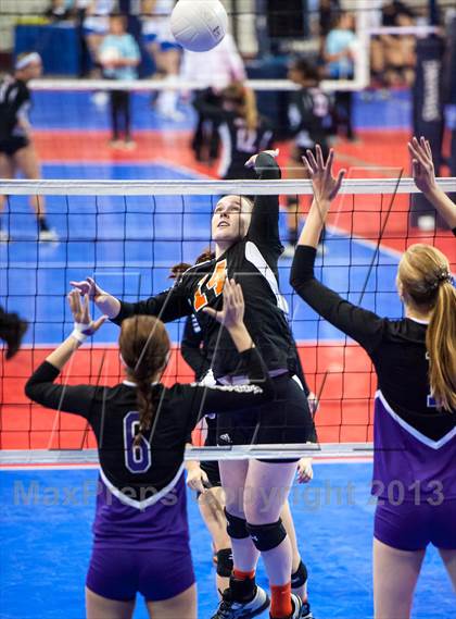 Thumbnail 1 in Bayfield vs. Lamar (CHSAA 3A Pool 1) photogallery.