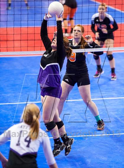 Thumbnail 3 in Bayfield vs. Lamar (CHSAA 3A Pool 1) photogallery.